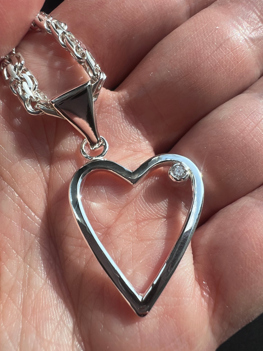Heart-shaped pendant with a 2.5 mm Swarovski stone