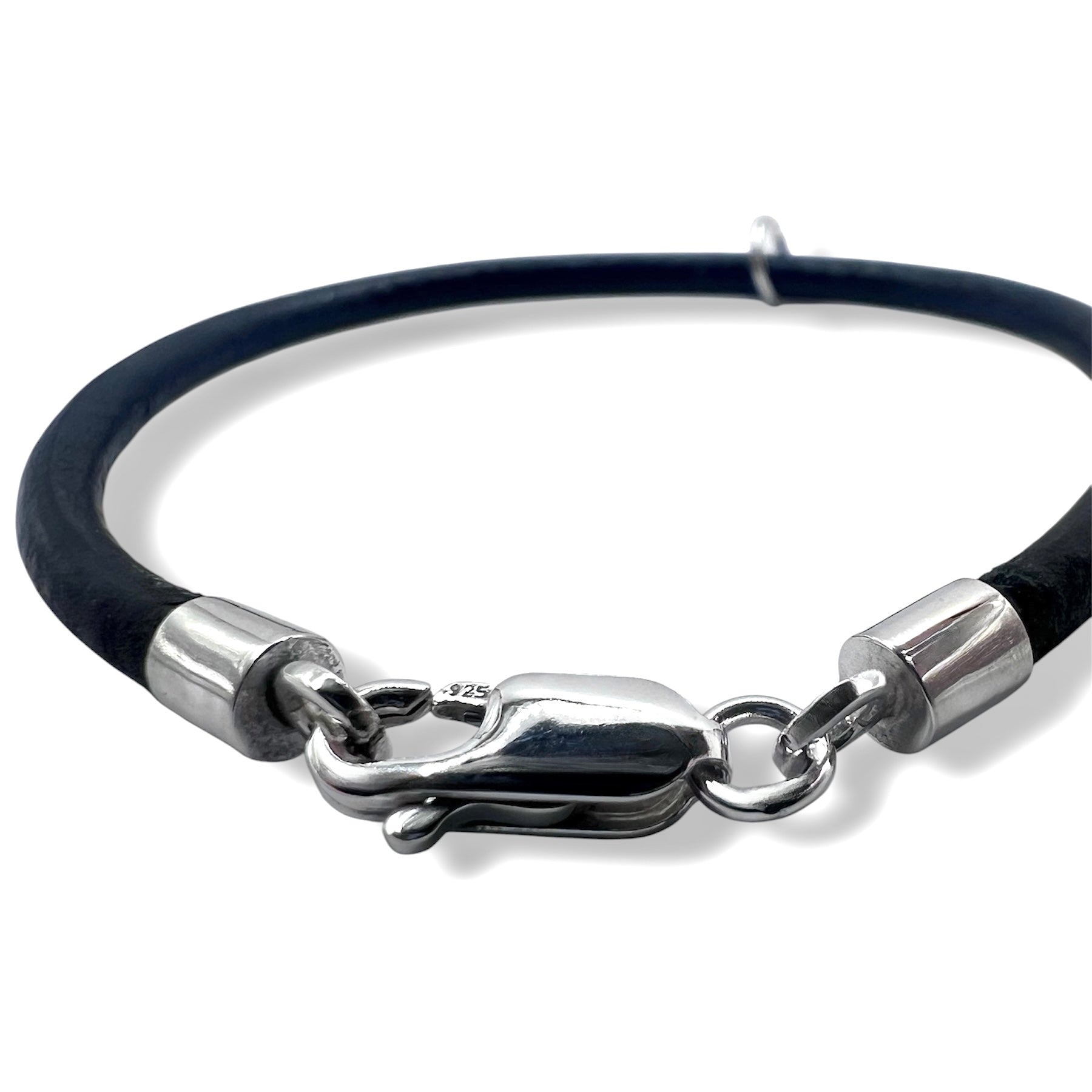 Heart-shaped pendant with leather bracelet