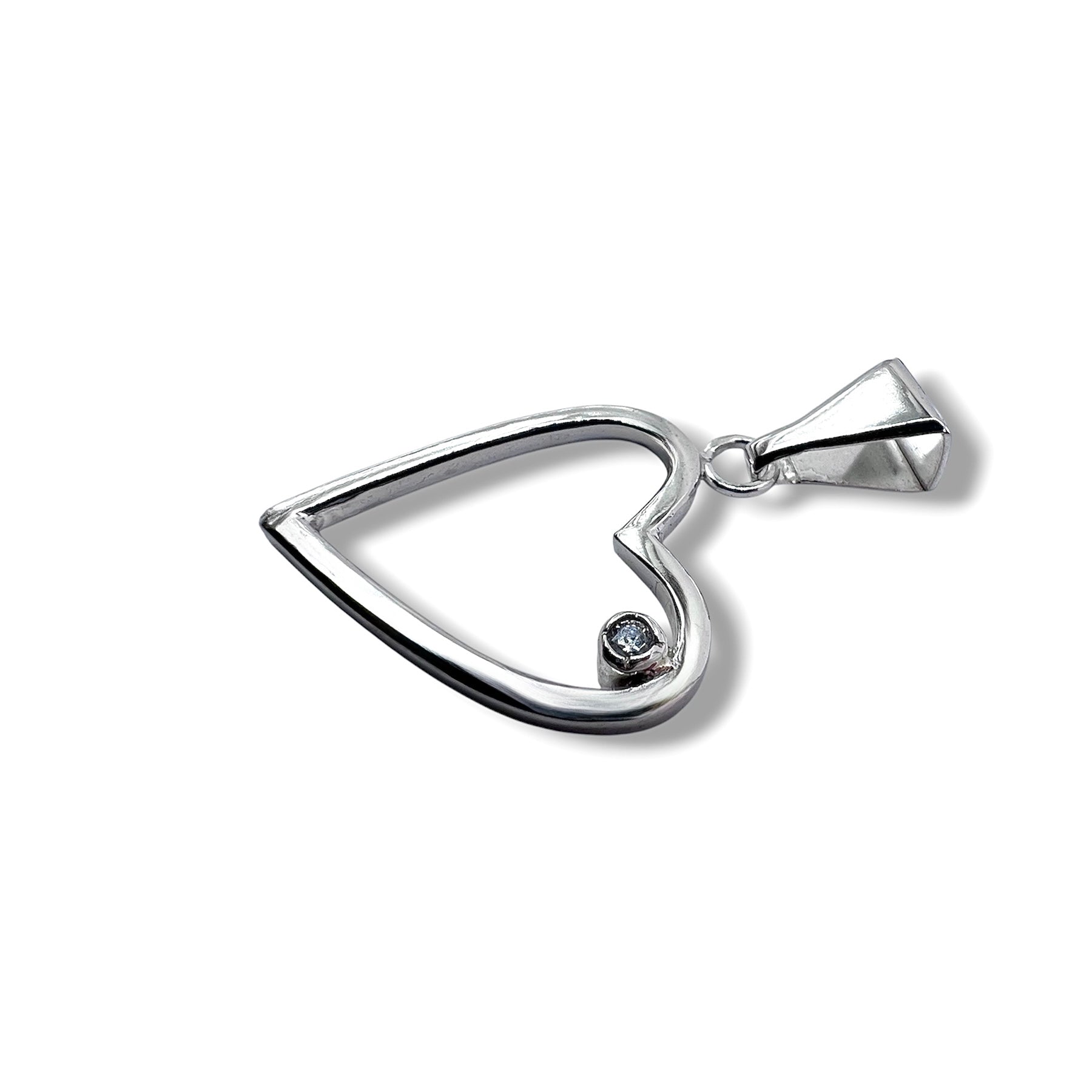 Heart-shaped pendant with a 2.5 mm Swarovski stone
