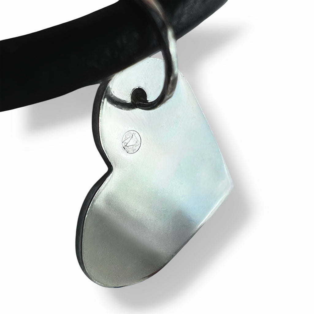 Heart-shaped pendant with leather bracelet